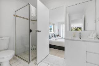 Peaceful 4BR Retreat in Leafy Forest Lake Setting - Doolandella - 8