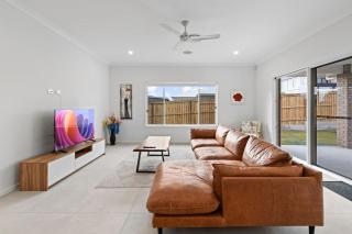 Modern 3BR Home in Peaceful Park Ridge Estate - Park Ridge - 0