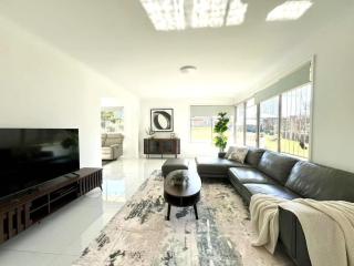 Spacious 4BR Family Home Prime Sunnybank Location - Brisbane - 0