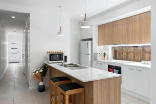 Modern 4BR Comfort in Quiet Park Ridge Location - Park Ridge - 3