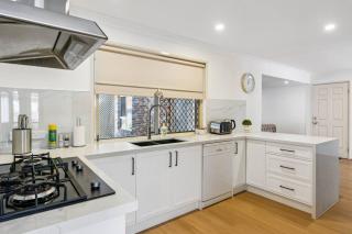Spacious Family Retreat in Peaceful Parkinson - Browns Plains - 4
