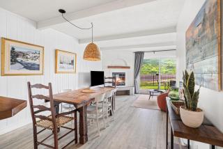 Chic One-Bedroom Condo With Lake View - 8