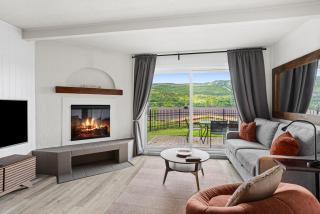 Chic One-Bedroom Condo With Lake View - Mont-Tremblant - 1