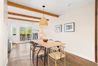 Stunning One-Bedroom Condo With Lake View - 6