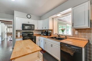 Golf Course Views and Games Galore - Vine Grove Gem! - 2