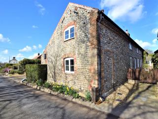 2 Bed in Roughton BUCN8 - 1