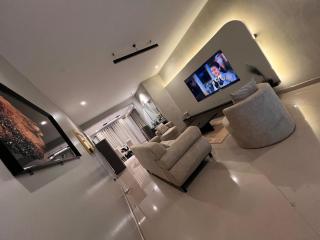 Home2Suite by Veronica Bunga-Buziga-Munyonyo- Luxury with Netflix, DStv, Wi-Fi, & Free Parking - 9