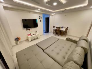 Lake View 2 BHK in Powai A - Mumbai - 0