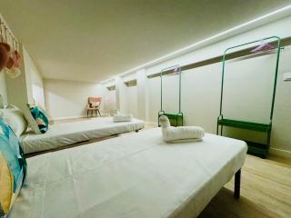 Spacious, Designer & Bright Flat near the Center - 7