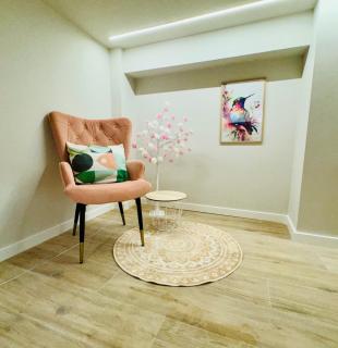 Spacious, Designer & Bright Flat near the Center - 8