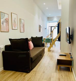 Spacious, Designer & Bright Flat near the Center - 9