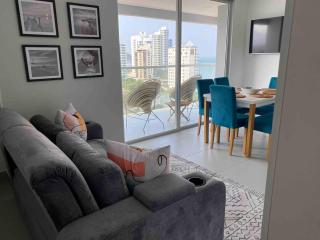 Top rated apt, 4 min walk to beach, prime location - 0