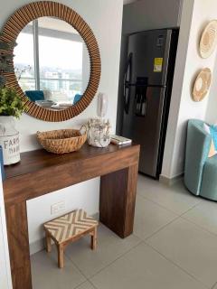 Top rated apt, 4 min walk to beach, prime location - 5