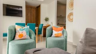 Top rated apt, 4 min walk to beach, prime location - 1