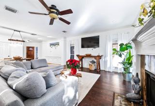 Updated Home, Zen Vibe, 3BR w Cowboy Pool - 7