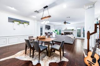 Updated Home, Zen Vibe, 3BR w Cowboy Pool - Houston - 4