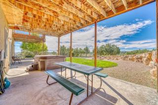 Hot Tub Stunning Mountain Views Hillside Haven - 9