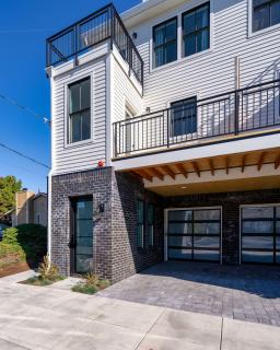 Spacious 2BR - New Luxury Townhouse Stay - Portland - 9