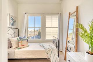 Spacious 2BR - New Luxury Townhouse Stay - Portland - 4