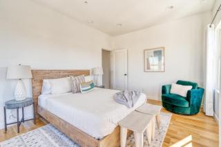 Spacious 2BR - New Luxury Townhouse Stay - 2