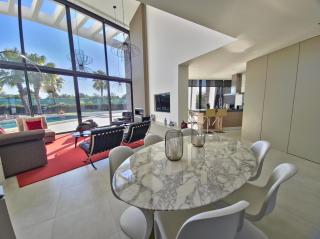Sculptural Villa - 7