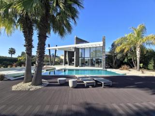 Sculptural Villa - Estômbar - 9