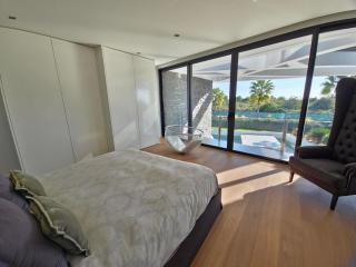 Sculptural Villa - 3