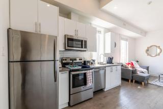 Modern & Bright 2BR Suite - Stay Street - 8
