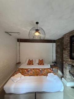 Stylish Industrial 1 Bed - 9