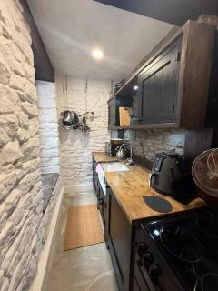 Stylish Industrial 1 Bed - Bristol - 1