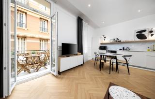 Newly Renovated Apartment with Balcony, AC, Fiber internet - 4