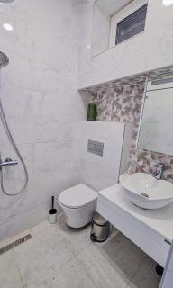 Heart of Central Sofia Apartment - Sofia - 4