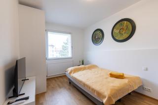 Private 1BR Value Stay w Kitchenette and Walk to Tram - 7