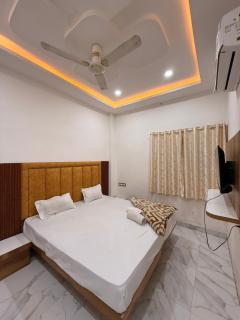 Hotel Tathaastu Palace - Ujjain - 0