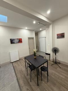Queen Street AC SUITE-Free Wifi& Self Checkin - 8