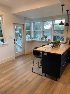 Updated 2 bedroom close to downtown and university - 6