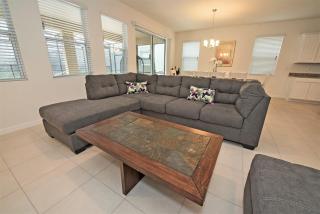 Charming 5BR Villa by Disney w Homey Private Pool - 1