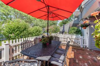 Vineyard Sound Retreat Sleeps 6 - 1