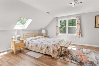 4 Bedroom - 5 min walk to Jenkins Pond - 8