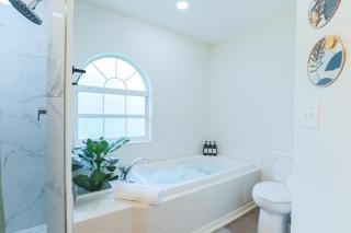 Salty Tide Getaway - Nightlife, Pool, Play, Beach - 2