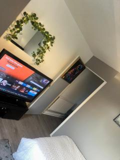 2 Luxury Interconnecting Twin Rooms-Shared Space - 3