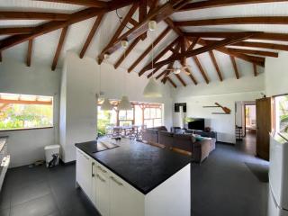Beachfront villa with large garden and pool - 3