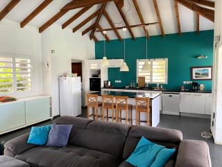 Beachfront villa with large garden and pool - 8