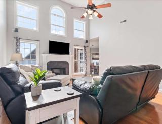 Majestic Murfreesboro Manor - Pet Friendly - 3