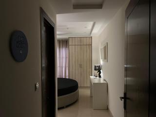 Circular Modern Retreat - 9