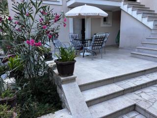 Stone Villa Guesthouse - 1