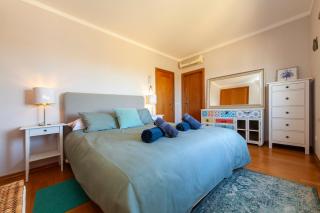 Spacious Beach Condo with SeaViews - 4