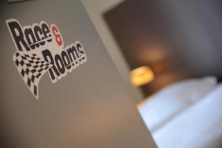 Race & Rooms - 8