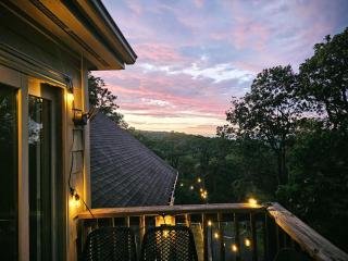 Elegant Mountain Escape, Family Friendly - 4 Outdoor Areas, Massage Room, Sauna, Hot Tub, Views - 6