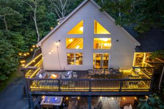 Elegant Mountain Escape, Family Friendly - 4 Outdoor Areas, Massage Room, Sauna, Hot Tub, Views - 1